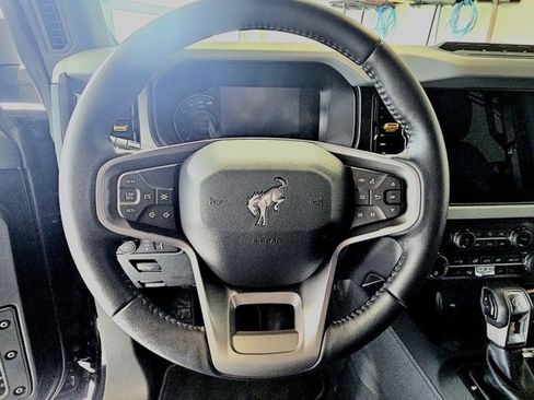 Used 2023 Ford Bronco Badlands image 19