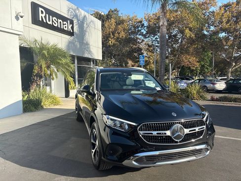 Used 2025 Mercedes-Benz GLC 350e 4MATIC image 2