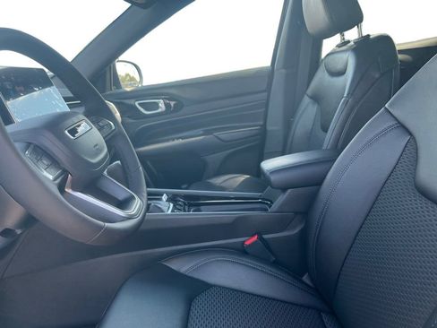 New 2026 Jeep Compass Latitude image 19