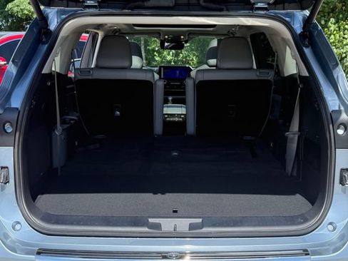 Used 2024 Toyota Highlander Platinum FWD image 36
