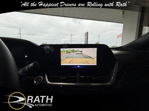 Used 2024 Chevrolet Trax RS w/ Sunroof Package FWD image 16