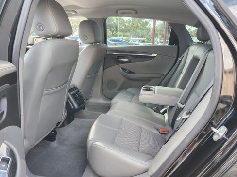 Used 2017 Chevrolet Impala LT image 4