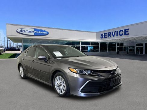 Used 2023 Toyota Camry LE FWD image 2