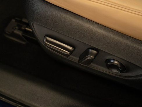 Used 2019 Toyota RAV4 Limited image 17