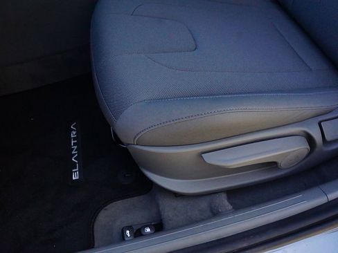 New 2026 Hyundai Elantra SE image 18