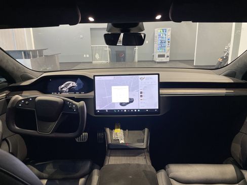 Used 2022 Tesla Model S image 32