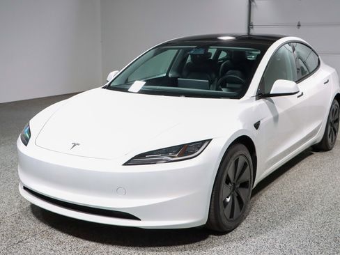 Used 2025 Tesla Model 3 Long Range image 26