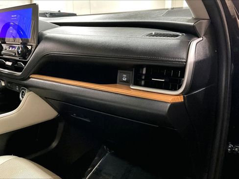 Used 2024 Toyota Grand Highlander Platinum image 18