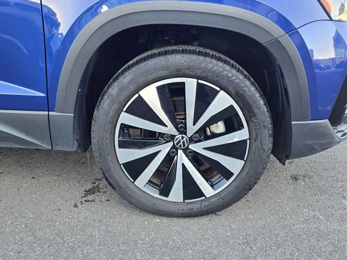 Used 2022 Volkswagen Taos SE w/ Panoramic Sunroof Package image 9