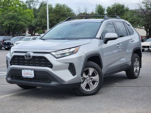 Used 2025 Toyota RAV4 XLE FWD image 1