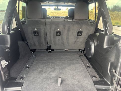 Used 2023 Jeep Wrangler Unlimited Sport AWD/4WD image 17