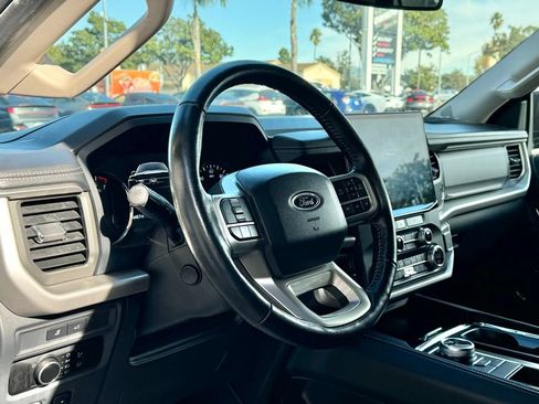 Used 2024 Ford Expedition XLT RWD image 9