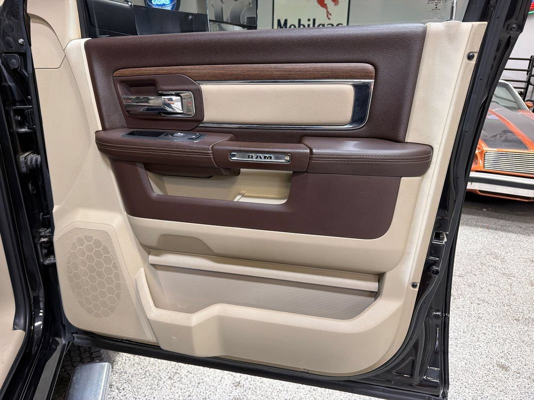 Used 2018 RAM 3500 Laramie w/ Convenience Group AWD/4WD image 40