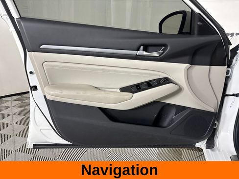 Used 2023 Nissan Altima 2.5 SL FWD image 11