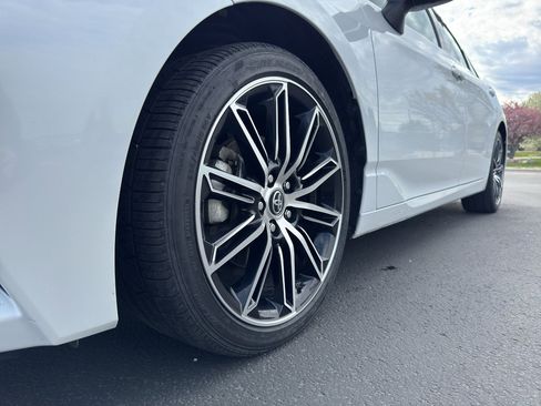 Used 2019 Toyota Avalon Touring w/ Advanced Safety Package FWD image 18