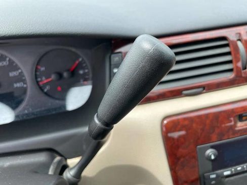 Used 2009 Chevrolet Impala LTZ FWD image 36