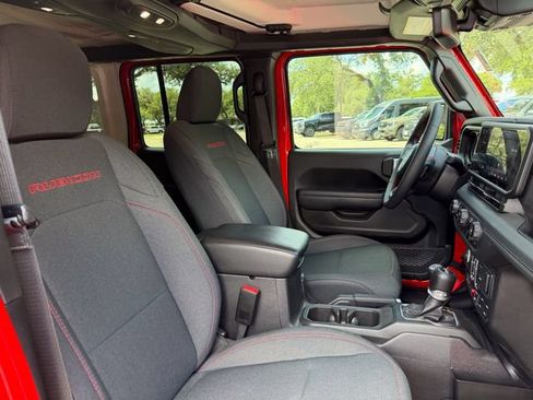 Used 2024 Jeep Wrangler Unlimited Rubicon w/ Technology Group AWD/4WD image 17