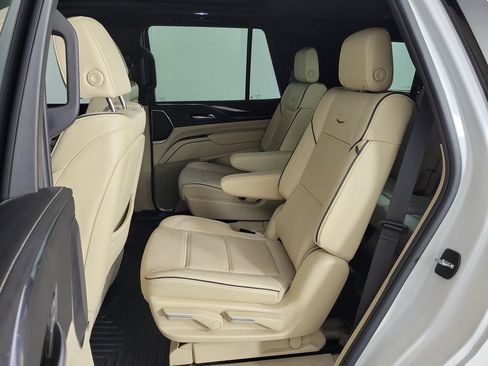 Used 2024 Cadillac Escalade Premium Luxury RWD image 11