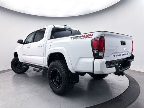Used 2019 Toyota Tacoma TRD Off-Road w/ Technology Package AWD/4WD image 2