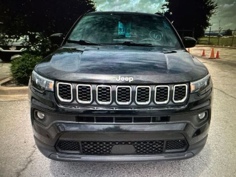 Used 2024 Jeep Compass Latitude AWD/4WD image 7