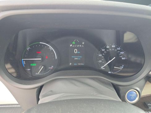 Used 2022 Toyota Sienna XLE w/ XLE Plus Package FWD image 16