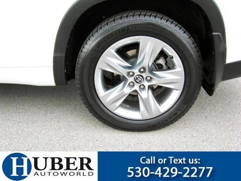 Used 2017 Toyota Highlander Limited AWD/4WD image 20