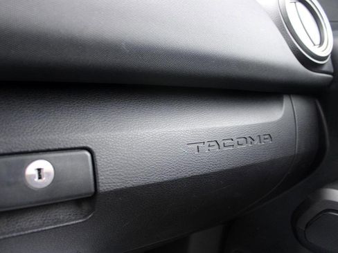 Used 2019 Toyota Tacoma TRD Sport image 20