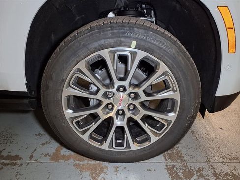 New 2026 GMC Yukon XL Denali w/ Sun & Power Step Package image 5