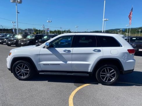 Used 2018 Jeep Grand Cherokee Limited AWD/4WD image 2