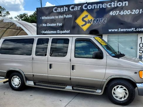 Used 2002 Ford E-150 and Econoline 150 Wagon RWD image 5