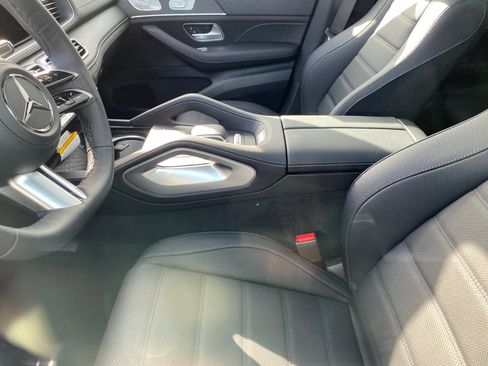 New 2025 Mercedes-Benz GLS 580 4MATIC image 4