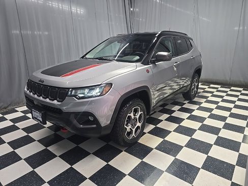 Used 2022 Jeep Compass Trailhawk image 1