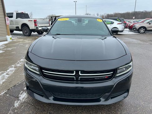 Used 2017 Dodge Charger SXT w/ Plus Group image 2