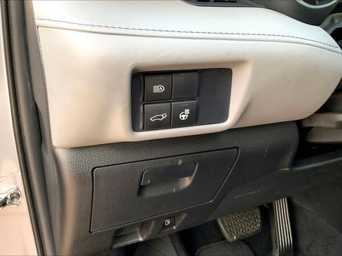 Used 2021 Toyota Highlander Limited FWD image 35