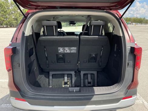 Used 2025 Kia Carnival FWD image 16