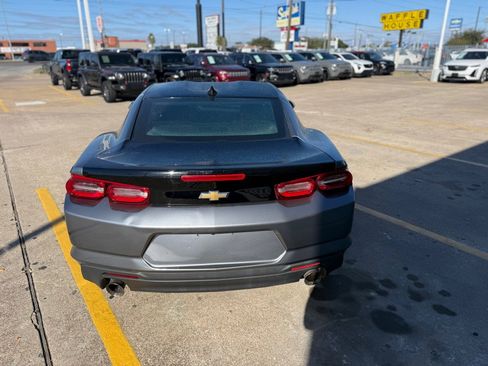 Used 2022 Chevrolet Camaro LT RWD image 7