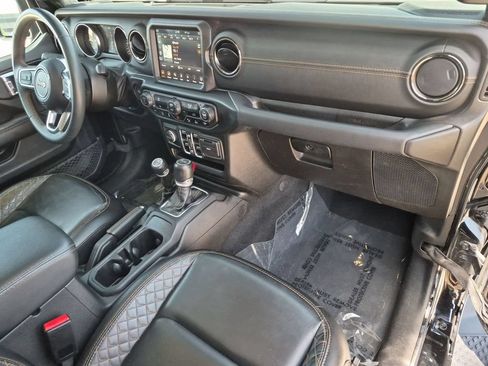 Used 2023 Jeep Gladiator Overland AWD/4WD image 20
