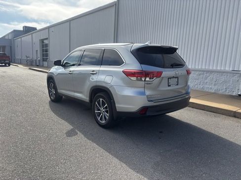 Used 2019 Toyota Highlander XLE image 11