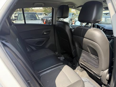 Used 2019 Chevrolet Trax LT w/ LT Convenience Package FWD image 13