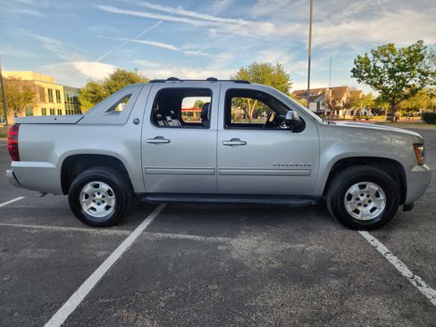 Used 2013 Chevrolet Avalanche LT image 8