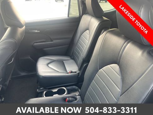 Certified 2024 Toyota Highlander XLE FWD image 23