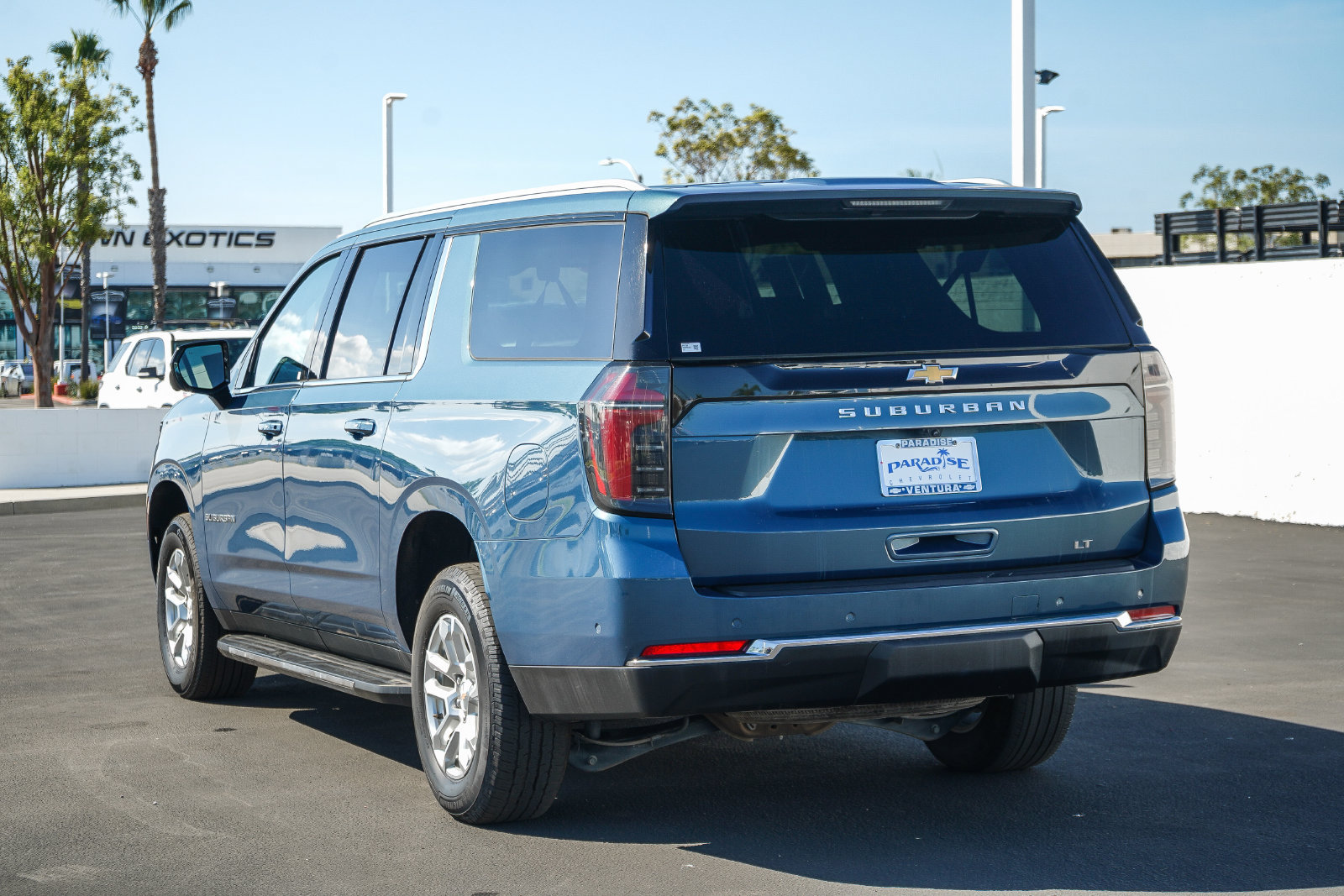 Used 2025 Chevrolet Suburban LT AWD/4WD image 6