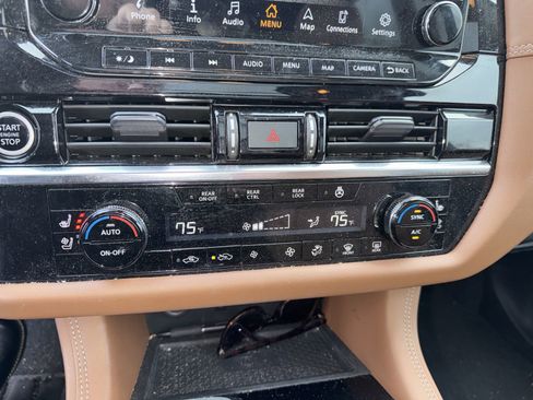 Used 2023 Nissan Pathfinder Platinum image 22