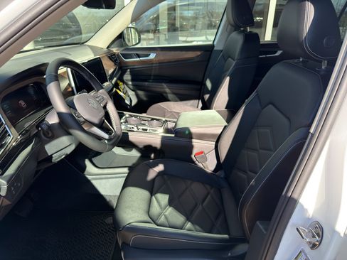 New 2026 Volkswagen Atlas SE image 13