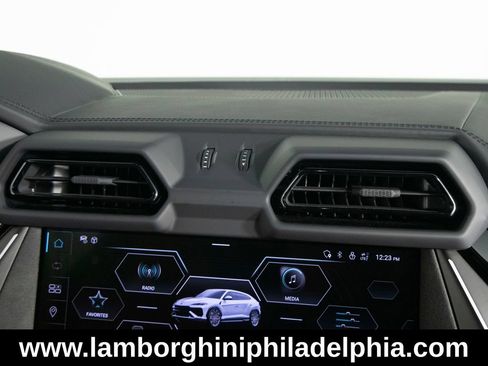 Used 2025 Lamborghini Urus S AWD/4WD image 33