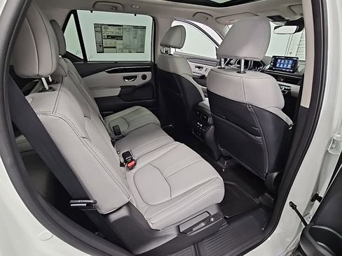 New 2025 Honda Pilot Touring image 39