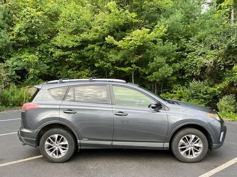 Used 2017 Toyota RAV4 XLE w/ All Weather Liner Package AWD/4WD image 6