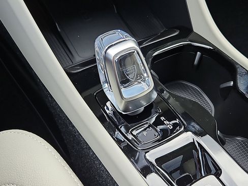 New 2026 Volvo XC40 B5 Ultra w/ Protection Package Premier image 13