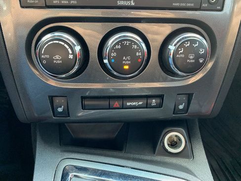 Used 2014 Dodge Challenger SXT RWD image 21