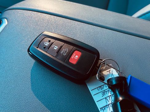 Used 2020 Toyota Highlander Limited image 29